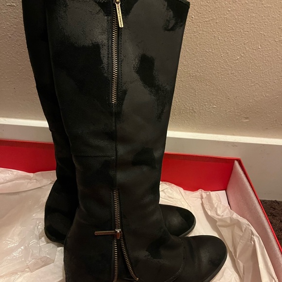 Donald J Pliner Black suede boots. Size 7.5 - Picture 4 of 6